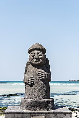 포토 JPG 주간 바다 여행 자연 한국 풍경 사람없음 야외 제주도 맑음 봄 돌하르방 금능해수욕장 국내포토 자연요소 계절 아시아 날씨 해수욕장 생태계 파일형식