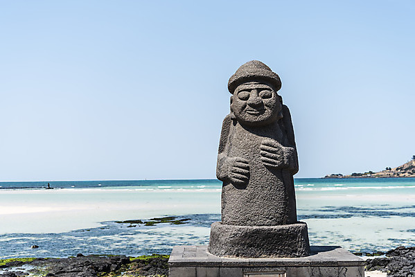 포토 JPG 주간 바다 여행 자연 한국 풍경 사람없음 야외 제주도 맑음 봄 돌하르방 금능해수욕장 국내포토 자연요소 계절 아시아 날씨 해수욕장 생태계 파일형식