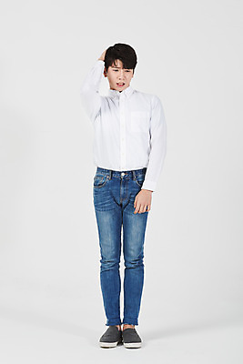 포토 JPG 스튜디오촬영 전신 응시 남자 남학생 대학생 실내 한명 서기 누끼 20대 청년 성인 앞모습 한국인 흰배경 긴장 쑥스러운 성인남자한명만 머쓱 국내포토 1 학생 시선 감정 뷰포인트 백그라운드 모션 사람 동양인 내부 흰색 남자한명만 성인남자만 파일형식