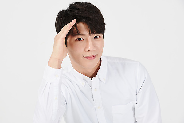 포토 JPG 스튜디오촬영 전신 응시 남자 남학생 대학생 실내 한명 서기 누끼 손짓 상반신 20대 청년 성인 앞모습 한국인 호기심 흰배경 발견 찾기 성인남자한명만 국내포토 1 학생 시선 감정 뷰포인트 백그라운드 컨셉 모션 사람 동양인 내부 흰색 남자한명만 성인남자만 파일형식