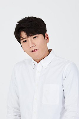 포토 JPG 스튜디오촬영 전신 남자 남학생 대학생 실내 한명 서기 누끼 근접촬영 상반신 20대 청년 성인 앞모습 한국인 분노 짜증 찡그림 흰배경 신경질 열받음 성인남자한명만 국내포토 1 학생 감정 뷰포인트 백그라운드 모션 표정 사람 동양인 내부 흰색 남자한명만 성인남자만 파일형식