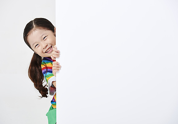 포토 JPG 스튜디오촬영 배너 응시 여자 행복 어린이 실내 한명 미소 누끼 사람 소녀 상반신 앞모습 여름 여름휴가 바캉스 유치원생 한국인 잡기 즐거움 흰배경 소녀한명만 국내포토 1 시선 계절 감정 뷰포인트 백그라운드 모션 휴가 표정 동양인 내부 흰색 여자한명만 소녀만 파일형식 여름_계절