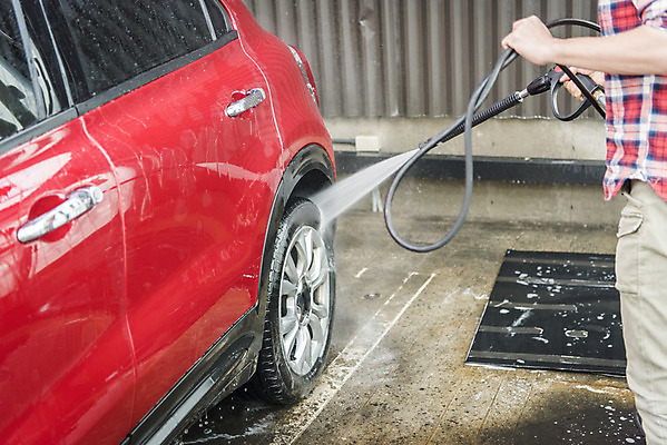 포토 JPG 주간 남자 자동차 한명 들기 상반신 성인 야외 옆모습 청결 한국인 뿌리기 닦기 분사 세차 물뿌리기 분사기 세차장 차청소 성인남자한명만 손세차 셀프세차 국내포토 자연요소 1 육상교통 뷰포인트 모션 사람 동양인 위생 청소 남자한명만 성인남자만 파일형식