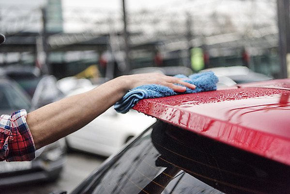포토 JPG 주간 손 남자 자동차 한명 성인 야외 신체부위 청결 한국인 닦기 세차 세차장 손걸레 차청소 성인남자한명만 손세차 셀프세차 국내포토 자연요소 1 육상교통 모션 사람 동양인 위생 청소 걸레 남자한명만 성인남자만 파일형식