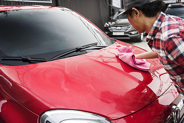 포토 JPG 주간 남자 자동차 한명 서기 상반신 성인 야외 옆모습 청결 한국인 닦기 세차 세차장 손걸레 왁스 차청소 성인남자한명만 손세차 셀프세차 자동차코팅 국내포토 자연요소 1 육상교통 뷰포인트 모션 사람 동양인 위생 청소 걸레 남자한명만 성인남자만 파일형식