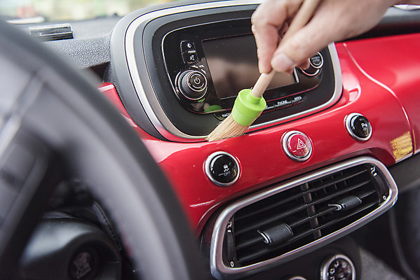 포토 JPG 주간 손 남자 자동차 한명 성인 야외 신체부위 청결 한국인 먼지 닦기 차안 세차 세차장 차청소 청소용솔 성인남자한명만 손세차 셀프세차 실내세차 국내포토 자연요소 1 육상교통 모션 사람 동양인 위생 청소도구 청소 남자한명만 성인남자만 파일형식