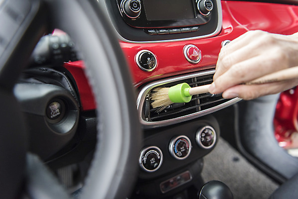 포토 JPG 주간 손 남자 자동차 한명 성인 야외 신체부위 청결 한국인 먼지 닦기 차안 세차 세차장 차청소 청소용솔 성인남자한명만 손세차 셀프세차 실내세차 국내포토 자연요소 1 육상교통 모션 사람 동양인 위생 청소도구 청소 남자한명만 성인남자만 파일형식