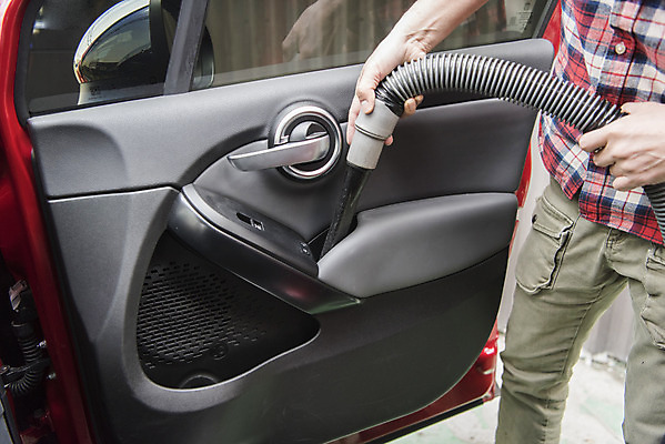 포토 JPG 주간 남자 자동차 한명 서기 들기 성인 야외 앞모습 청결 한국인 하반신 청소기 닦기 차안 세차 세차장 차청소 성인남자한명만 손세차 셀프세차 실내세차 국내포토 자연요소 1 육상교통 뷰포인트 모션 사람 동양인 전자제품 위생 청소도구 청소 남자한명만 성인남자만 파일형식