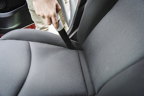 포토 JPG 주간 손 남자 자동차 한명 성인 야외 신체부위 청결 한국인 청소기 닦기 차안 세차 세차장 차청소 성인남자한명만 손세차 셀프세차 실내세차 국내포토 자연요소 1 육상교통 모션 사람 동양인 전자제품 위생 청소도구 청소 남자한명만 성인남자만 파일형식