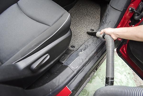 포토 JPG 주간 손 남자 자동차 한명 성인 야외 신체부위 청결 한국인 청소기 닦기 차안 세차 세차장 차청소 성인남자한명만 손세차 셀프세차 실내세차 국내포토 자연요소 1 육상교통 모션 사람 동양인 전자제품 위생 청소도구 청소 남자한명만 성인남자만 파일형식