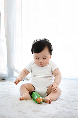 포토 JPG 스튜디오촬영 전신 남자 실내 한명 앉기 앞모습 연필 귀여움 한국인 성장 아기 보호 집중 흰배경 기저귀 물건집기 남자아기한명만 국내포토 1 뷰포인트 백그라운드 컨셉 모션 학용품 사람 동양인 내부 필기구 아기용품 흰색 남자한명만 남자아기만 파일형식