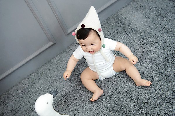 포토 JPG 스튜디오촬영 전신 모자 응시 남자 행복 인형 회색배경 실내 한명 미소 앞모습 하이앵글 귀여움 한국인 성장 아기 보호 남자아기한명만 국내포토 1 시선 잡화 감정 뷰포인트 백그라운드 컨셉 표정 사람 동양인 내부 회색 남자한명만 남자아기만 파일형식