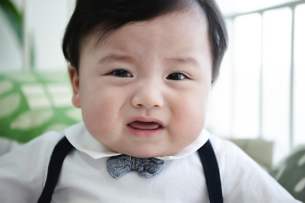 포토 JPG 스튜디오촬영 응시 남자 실내 한명 근접촬영 상반신 앞모습 귀여움 한국인 슬픔 성장 아기 보호 눈물 서운함 남자아기한명만 억울 국내포토 1 시선 감정 뷰포인트 컨셉 사람 동양인 내부 남자한명만 남자아기만 파일형식