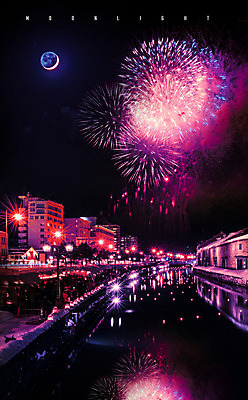 PSD 편집 편집이미지 야경 가로등 주택 불꽃놀이 사람없음 야외 건물 강 컬러풀 달 화려 수로 이미지편집 자연요소 건축물 공공시설 컬러 컨셉 놀이 야간 파일형식 풍경_경치