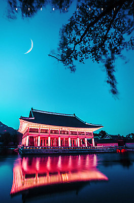 PSD 편집 편집이미지 한국문화 건축물 야경 조명 서울 사람없음 야외 관광지 컬러풀 반사 고요 궁전 달 연못 화려 경복궁 경회루 이미지편집 자연요소 동양문화 건축 컬러 여행 컨셉 고건축 한국 야간 파일형식 풍경_경치