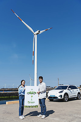 포토 JPG 주간 전신 배너 커플 여자 남자 행복 교통수단 바다 여행 자동차 서기 들기 20대 성인 야외 두명 앞모습 30대 제주도 자연보호 환경 그린캠페인 다정 봄 한국인 가리킴 그린에너지 풍력에너지 즐거움 친환경 해안도로 국내여행 봄여행 전기자동차 해변도로 친환경자동차 성인만 신창해안도로 국내포토 자연요소 계절 감정 도로 육상교통 캠페인 뷰포인트 교통 컨셉 관계 모션 자연 한국 사람 동양인 손짓 청년 장년 에너지 보호 파일형식