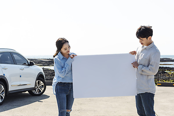 포토 JPG 주간 배너 커플 응시 여자 남자 행복 교통수단 바다 여행 자동차 서기 들기 상반신 20대 성인 야외 두명 앞모습 옆모습 30대 제주도 자연보호 환경 그린캠페인 다정 봄 한국인 그린에너지 즐거움 친환경 해안도로 국내여행 봄여행 전기자동차 해변도로 친환경자동차 성인만 신창해안도로 국내포토 자연요소 시선 계절 감정 도로 육상교통 캠페인 뷰포인트 교통 컨셉 관계 모션 자연 한국 사람 동양인 청년 장년 에너지 보호 파일형식