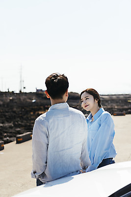 포토 JPG 주간 커플 여자 남자 행복 교통수단 바다 여행 자동차 하늘 서기 미소 상반신 20대 성인 야외 두명 뒷모습 30대 제주도 마주보기 자연보호 환경 그린캠페인 다정 봄 한국인 그린에너지 즐거움 친환경 해안도로 국내여행 봄여행 전기자동차 해변도로 친환경자동차 성인만 신창해안도로 국내포토 자연요소 계절 감정 도로 육상교통 캠페인 뷰포인트 교통 컨셉 관계 모션 자연 한국 표정 사람 동양인 청년 장년 에너지 보호 파일형식