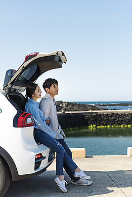 포토 JPG 주간 전신 커플 여자 남자 행복 교통수단 바다 여행 자동차 앉기 20대 성인 야외 두명 옆모습 30대 제주도 자연보호 환경 그린캠페인 다정 봄 한국인 그린에너지 즐거움 친환경 해안도로 국내여행 봄여행 자동차트렁크 전기자동차 해변도로 친환경자동차 성인만 신창해안도로 국내포토 자연요소 계절 감정 도로 육상교통 캠페인 뷰포인트 교통 컨셉 관계 모션 자연 한국 사람 동양인 청년 장년 에너지 보호 파일형식