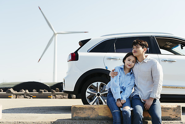 포토 JPG 주간 커플 여자 남자 행복 교통수단 바다 여행 자동차 앉기 상반신 20대 성인 야외 두명 앞모습 30대 제주도 계단 자연보호 환경 손잡기 그린캠페인 기댐 다정 봄 한국인 그린에너지 풍력에너지 즐거움 친환경 해안도로 국내여행 봄여행 전기자동차 해변도로 친환경자동차 성인만 신창해안도로 국내포토 자연요소 계절 감정 도로 육상교통 캠페인 뷰포인트 교통 컨셉 관계 모션 자연 한국 사람 동양인 청년 장년 에너지 보호 파일형식