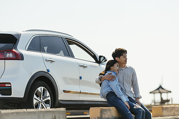 포토 JPG 주간 커플 응시 여자 남자 행복 교통수단 바다 여행 자동차 앉기 상반신 20대 성인 야외 두명 옆모습 30대 제주도 계단 자연보호 환경 그린캠페인 다정 봄 한국인 그린에너지 즐거움 친환경 해안도로 국내여행 봄여행 전기자동차 해변도로 친환경자동차 성인만 어깨에손 신창해안도로 국내포토 자연요소 시선 계절 감정 도로 육상교통 캠페인 뷰포인트 교통 컨셉 관계 모션 자연 한국 사람 동양인 청년 장년 에너지 보호 파일형식