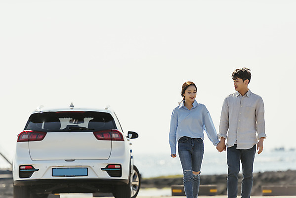 포토 JPG 주간 커플 여자 남자 행복 교통수단 바다 여행 자동차 상반신 20대 성인 야외 두명 앞모습 30대 제주도 걷기 자연보호 환경 손잡기 그린캠페인 다정 봄 한국인 그린에너지 즐거움 친환경 해안도로 국내여행 봄여행 전기자동차 해변도로 친환경자동차 성인만 신창해안도로 국내포토 자연요소 계절 감정 도로 육상교통 캠페인 뷰포인트 교통 컨셉 관계 모션 자연 한국 사람 동양인 청년 장년 에너지 보호 파일형식