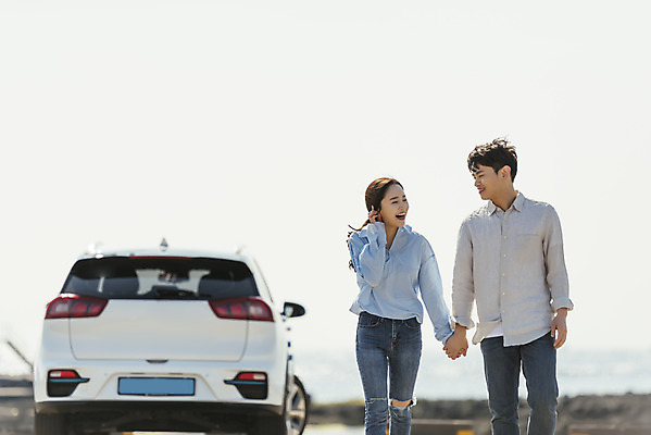 포토 JPG 주간 커플 여자 남자 행복 교통수단 바다 여행 자동차 상반신 20대 성인 야외 두명 앞모습 30대 제주도 걷기 자연보호 환경 손잡기 그린캠페인 다정 봄 한국인 그린에너지 즐거움 친환경 해안도로 국내여행 봄여행 전기자동차 해변도로 친환경자동차 성인만 신창해안도로 국내포토 자연요소 계절 감정 도로 육상교통 캠페인 뷰포인트 교통 컨셉 관계 모션 자연 한국 사람 동양인 청년 장년 에너지 보호 파일형식