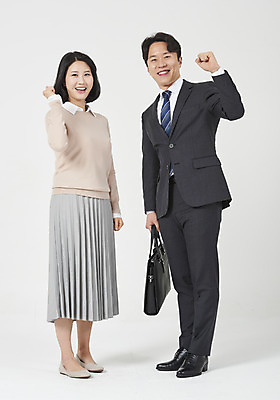 포토 JPG 스튜디오촬영 전신 부부 여자 남자 행복 운동화 서류가방 신혼부부 실내 서기 미소 웃음 정장 성인 두명 앞모습 30대 파이팅 화목 다정 주먹 한국인 직장인 비즈니스맨 흰배경 주부 출근 단화 주름치마 부부라이프 성인만 국내포토 직업 라이프스타일 커플 옷 감정 뷰포인트 백그라운드 신발 컨셉 가방 비즈니스 모션 표정 사람 동양인 내부 장년 치마 흰색 여성화 출퇴근 신혼 파일형식