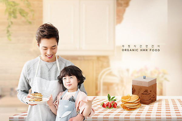 PSD 편집이미지 여자 남자 딸 어린이 식탁 20대 성인 두명 주방 앞치마 한국인 식탁보 아빠 즐거움 패키지 편리함 팬케이크 부녀 간편조리식품 이미지편집 감정 음식 컨셉 가족 탁자 사람 동양인 청년 케이크 파일형식