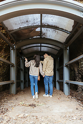 포토 JPG 주간 전신 커플 응시 여자 남자 여행 데이트 유적지 자연 한국 서기 풍경 20대 성인 야외 두명 뒷모습 30대 제주도 손잡기 봄 한국인 가리킴 역사 동굴 국내여행 제주도여행 성인만 다크투어리즘 43유적지 셋알오름 일제동굴진지 셋알오름일제동굴진지 국내포토 자연요소 시선 계절 아시아 뷰포인트 고건축 관계 모션 사람 동양인 손짓 청년 장년 문화재 생태계 오름 서귀포 파일형식