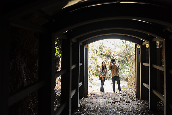 포토 JPG 주간 전신 커플 여자 남자 여행 데이트 유적지 자연 한국 서기 풍경 20대 성인 야외 두명 앞모습 30대 제주도 사진촬영 봄 한국인 역사 동굴 국내여행 제주도여행 성인만 다크투어리즘 43유적지 셋알오름 일제동굴진지 셋알오름일제동굴진지 국내포토 자연요소 계절 아시아 뷰포인트 고건축 관계 모션 사람 동양인 청년 장년 촬영 문화재 생태계 오름 서귀포 파일형식