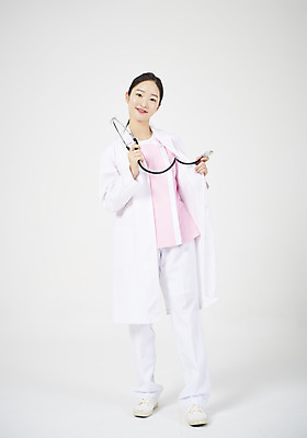 포토 JPG 스튜디오촬영 전신 직업 여학생 여자 청진기 청소년 여고생 고등학생 실내 한명 서기 미소 누끼 앞모습 10대 희망 꿈 한국인 의료진 의사 의사가운 체험 흰배경 장래희망 여의사 직업체험 십대여자한명만 국내포토 1 학생 감정 뷰포인트 백그라운드 컨셉 의학 의료기기 모션 표정 사람 동양인 내부 흰색 가운 체험학습 여자한명만 십대여자만 파일형식