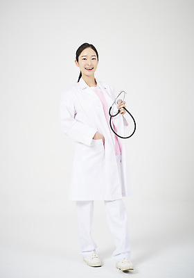 포토 JPG 스튜디오촬영 전신 직업 여학생 여자 청진기 청소년 여고생 고등학생 실내 한명 서기 미소 누끼 앞모습 10대 희망 꿈 한국인 의료진 의사 의사가운 체험 흰배경 장래희망 여의사 직업체험 십대여자한명만 국내포토 1 학생 감정 뷰포인트 백그라운드 컨셉 의학 의료기기 모션 표정 사람 동양인 내부 흰색 가운 체험학습 여자한명만 십대여자만 파일형식