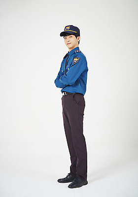 포토 JPG 스튜디오촬영 전신 직업 남자 남학생 청소년 고등학생 실내 한명 서기 미소 누끼 옆모습 10대 팔짱 희망 꿈 한국인 체험 경찰 흰배경 장래희망 경찰복 직업체험 공무원 십대남자한명만 남고생 국내포토 1 학생 감정 뷰포인트 백그라운드 컨셉 유니폼 모션 표정 사람 동양인 내부 흰색 체험학습 남자한명만 십대남자만 파일형식