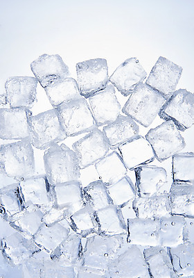 포토 JPG 스튜디오촬영 백그라운드 실내 사람없음 쌓기 얼음 여러개 투명 차가움 시원함 오브젝트 얼음조각 국내포토 자연요소 다수 모션 내부 파일형식