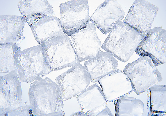 포토 JPG 스튜디오촬영 백그라운드 실내 사람없음 쌓기 얼음 여러개 투명 차가움 시원함 오브젝트 얼음조각 국내포토 자연요소 다수 모션 내부 파일형식