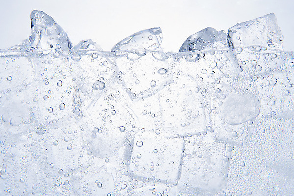 포토 JPG 스튜디오촬영 백그라운드 실내 사람없음 물 얼음 여러개 거품 투명 차가움 시원함 오브젝트 탄산음료 얼음조각 물기포 얼음물 탄산수 국내포토 자연요소 음료 다수 내부 탄산 파일형식