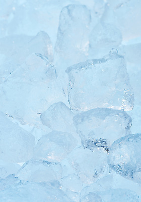 포토 JPG 스튜디오촬영 백그라운드 실내 사람없음 파란색 얼음 여러개 투명 차가움 시원함 오브젝트 얼음조각 국내포토 자연요소 컬러 다수 내부 파일형식