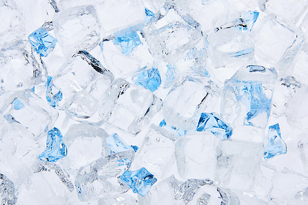 포토 JPG 스튜디오촬영 백그라운드 실내 사람없음 파란색 얼음 여러개 투명 차가움 시원함 오브젝트 얼음조각 국내포토 자연요소 컬러 다수 내부 파일형식