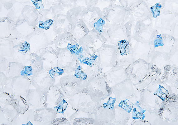 포토 JPG 스튜디오촬영 백그라운드 실내 사람없음 파란색 얼음 여러개 투명 차가움 시원함 오브젝트 얼음조각 국내포토 자연요소 컬러 다수 내부 파일형식