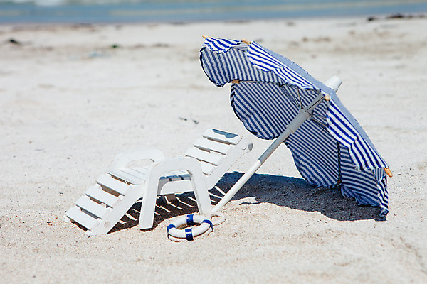 포토 JPG 주간 바캉스용품 해변 사람없음 야외 아웃포커스 여름 여름휴가 바캉스 모래사장 제주도 맑음 파라솔 오브젝트 선베드 튜브 김녕해수욕장 국내포토 자연요소 계절 바다 의자 날씨 휴가 한국 촬영기법 해수욕장 파일형식 여름_계절