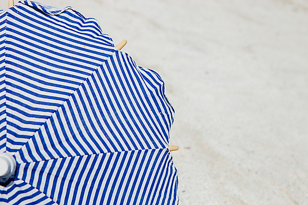 포토 JPG 주간 모래 바캉스용품 해변 사람없음 야외 여름 여름휴가 바캉스 하이앵글 모래사장 제주도 맑음 파라솔 오브젝트 김녕해수욕장 국내포토 자연요소 계절 바다 뷰포인트 날씨 휴가 한국 해수욕장 파일형식 여름_계절