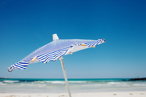 포토 JPG 주간 하늘 바캉스용품 해변 사람없음 야외 여름 여름휴가 바캉스 모래사장 제주도 맑음 파라솔 오브젝트 김녕해수욕장 국내포토 자연요소 계절 바다 날씨 휴가 한국 해수욕장 파일형식 여름_계절