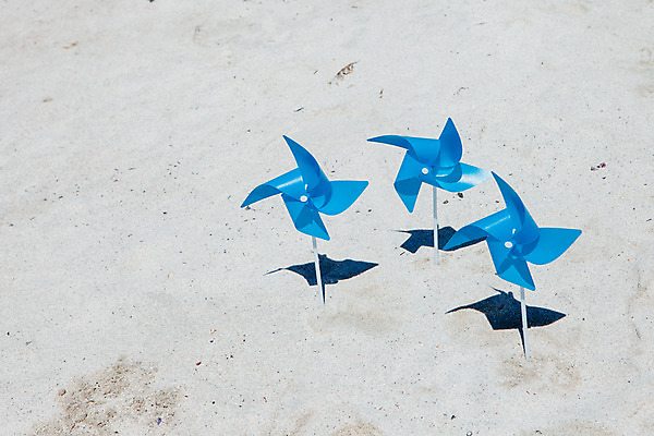 포토 JPG 주간 바람 해변 사람없음 야외 여름 여름휴가 바캉스 모래사장 제주도 맑음 에너지 바람개비 오브젝트 김녕해수욕장 국내포토 자연요소 계절 바다 날씨 휴가 한국 해수욕장 파일형식 여름_계절