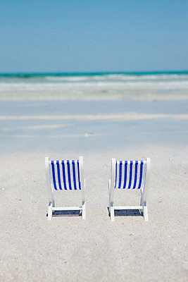 포토 JPG 주간 바캉스용품 해변 사람없음 야외 아웃포커스 여름 여름휴가 바캉스 모래사장 제주도 맑음 오브젝트 선베드 김녕해수욕장 국내포토 자연요소 계절 바다 의자 날씨 휴가 한국 촬영기법 해수욕장 파일형식 여름_계절