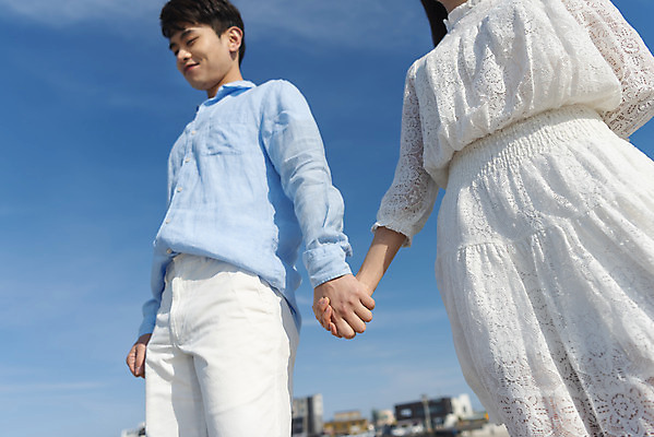 포토 JPG 주간 커플 여자 남자 행복 바다 로우앵글 커플라이프 여행 데이트 하늘 사랑 서기 미소 상반신 20대 성인 해변 야외 두명 앞모습 30대 모래사장 제주도 손잡기 맑음 다정 한국인 해수욕장 국내여행 제주도여행 협재해수욕장 성인만 국내포토 자연요소 라이프스타일 감정 뷰포인트 컨셉 관계 모션 날씨 한국 표정 사람 동양인 청년 장년 파일형식