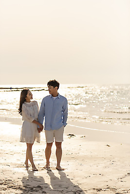 포토 JPG 주간 전신 커플 여자 남자 행복 바다 커플라이프 여행 데이트 맨발 하늘 사랑 20대 성인 해변 야외 두명 앞모습 30대 모래사장 제주도 마주보기 걷기 노을 손잡기 맑음 다정 산책 한국인 해수욕장 국내여행 제주도여행 협재해수욕장 성인만 어싱 국내포토 자연요소 라이프스타일 감정 뷰포인트 컨셉 관계 모션 발 날씨 휴식 한국 사람 동양인 청년 장년 파일형식