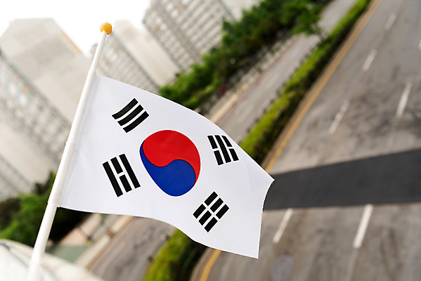 포토 JPG 주간 사람없음 야외 아웃포커스 봄 국기 태극기 국경일 애도 현충일 애국심 성남 추모 호국보훈의달 조기게양 국내포토 자연요소 계절 기념일 촬영기법 6월 경기도 파일형식