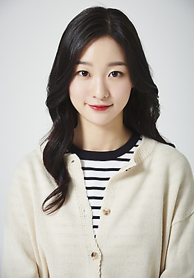 포토 JPG 스튜디오촬영 여학생 여자 대학생 실내 표정 한명 미소 누끼 근접촬영 상반신 20대 성인 앞모습 청춘 한국인 흰배경 여대생 성인여자한명만 국내포토 1 학생 뷰포인트 백그라운드 컨셉 사람 동양인 청년 내부 흰색 여자한명만 성인여자만 파일형식