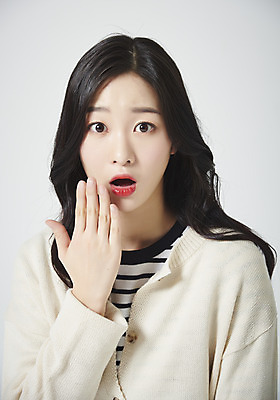 포토 JPG 스튜디오촬영 여학생 여자 대학생 실내 표정 한명 누끼 근접촬영 상반신 20대 성인 앞모습 청춘 놀람 한국인 흰배경 여대생 성인여자한명만 국내포토 1 학생 감정 뷰포인트 백그라운드 컨셉 사람 동양인 청년 내부 흰색 여자한명만 성인여자만 파일형식
